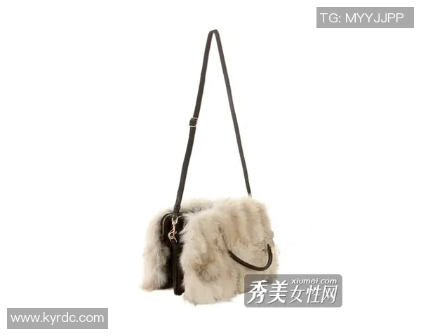 热销足球球星背包挂件潮流个性设计彰显运动与时尚魅力 热销足球球星背包挂件潮流个性设计彰显运动与时尚魅力