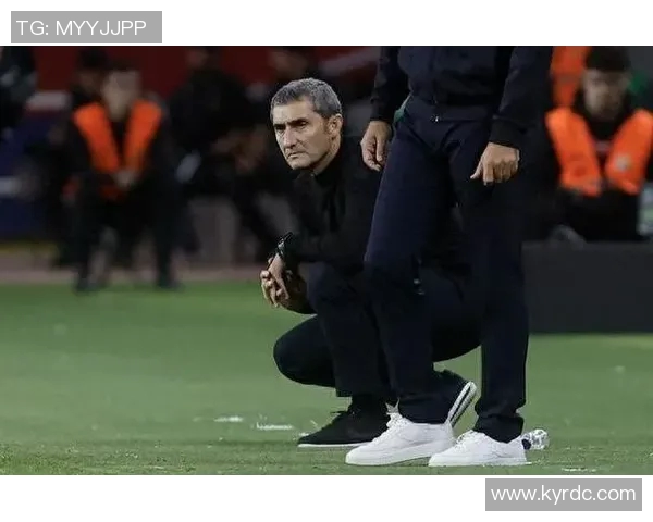 韦德与足球巨星亲切会面交流,共同探讨运动员的职业生涯与成长故事 韦德与足球巨星亲切会面交流,共同探讨运动员的职业生涯与成长故事