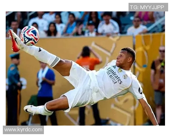 昔日足球巨星发胖变化大 体型逆袭引发球迷热议 昔日足球巨星发胖变化大 体型逆袭引发球迷热议