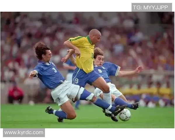 足球巨星经典瞬间精选高清相框图，珍藏每一刻辉煌时刻